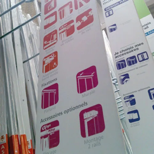 Panneau d'affichage intégrant les pictogrammes Ridorail chez Leroy Merlin