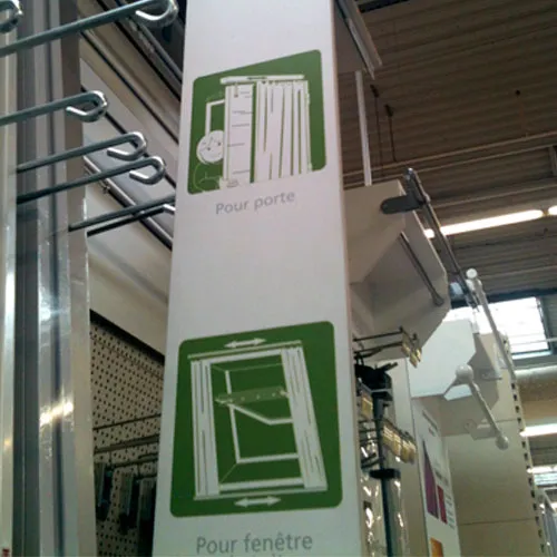 Panneau d'affichage intégrant les pictogrammes Ridorail chez Leroy Merlin