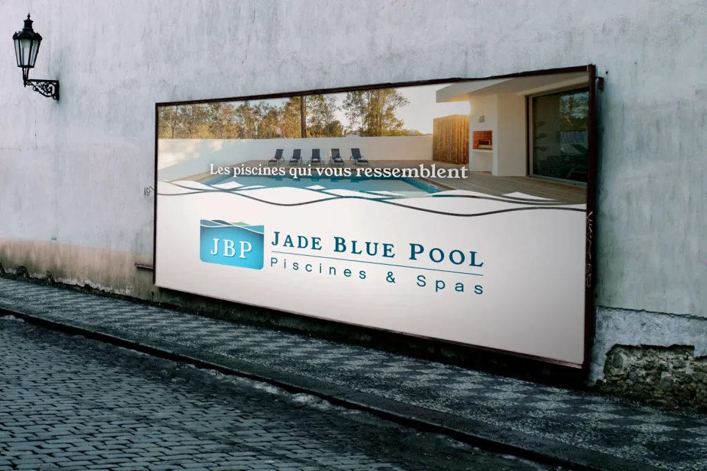 Logo Jade Blue Pool sur panneau