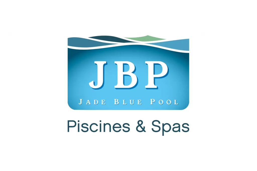 Logo JBP Jade Blue Pool, identité visuelle élégante et moderne pour une entreprise de conception piscine et spa, conçue à Montauban.