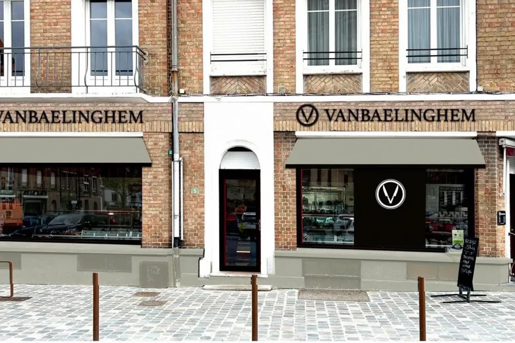 Logo Vanbaelinghem sur lettrage mural